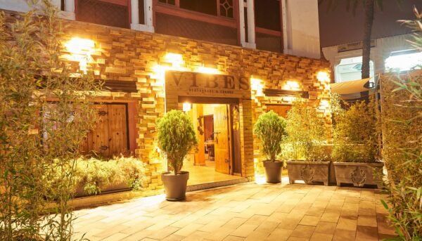 Le Vibes Restaurant Lounge